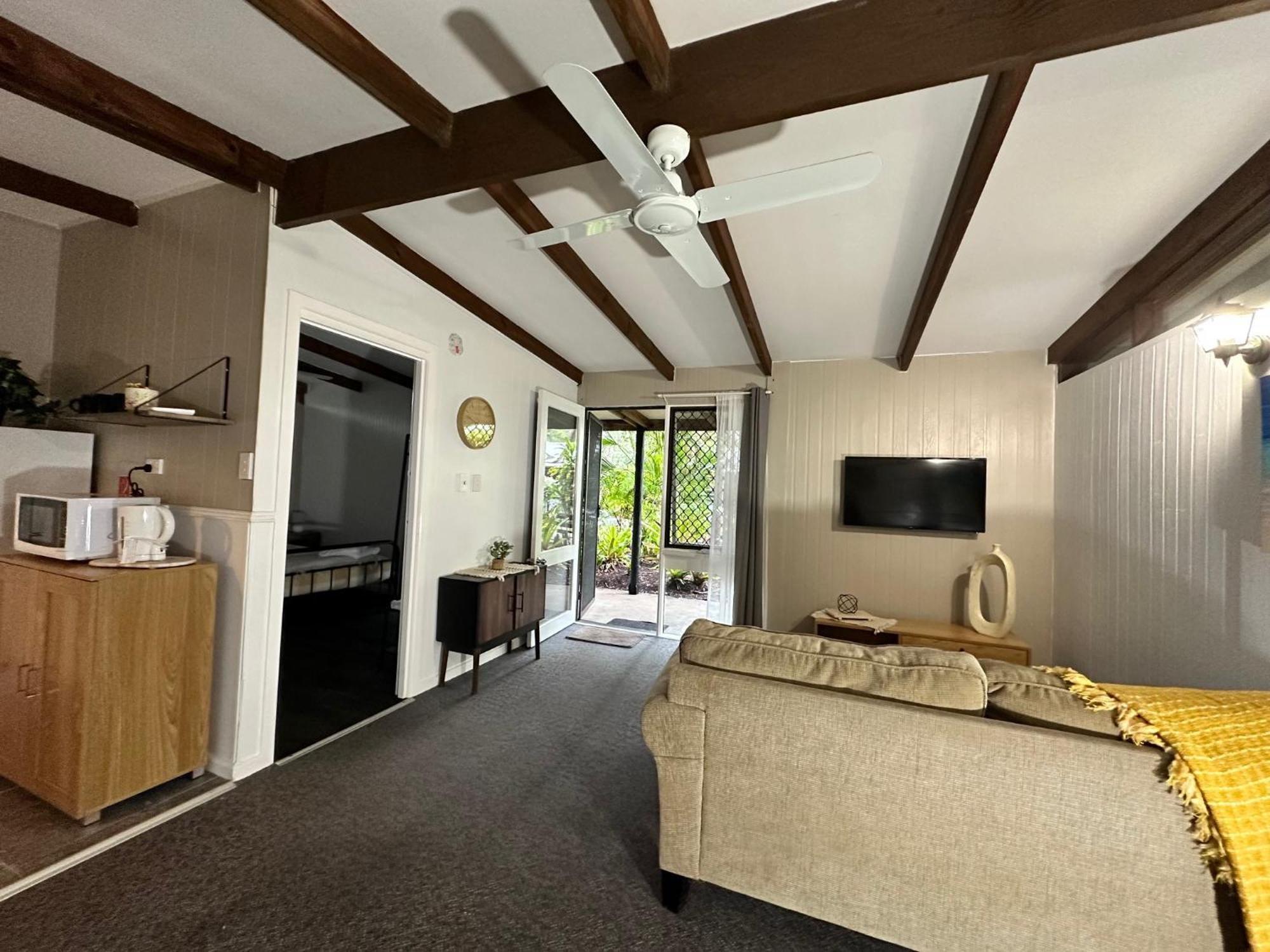 Colonial Village Resort Hervey Bay Esterno foto