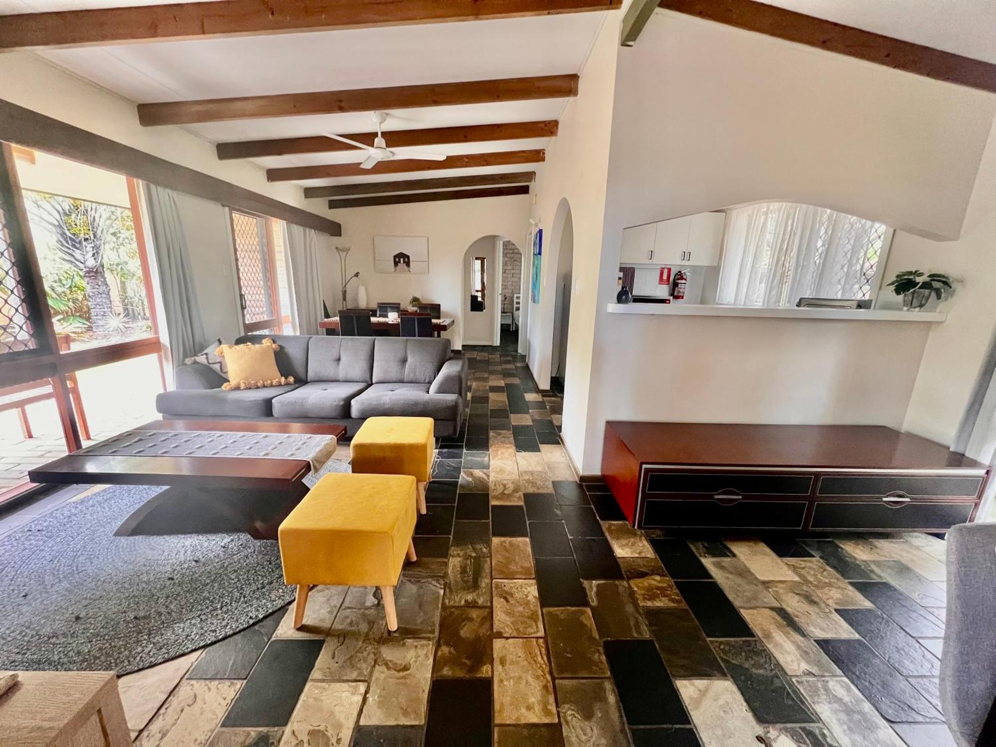 Colonial Village Resort Hervey Bay Esterno foto
